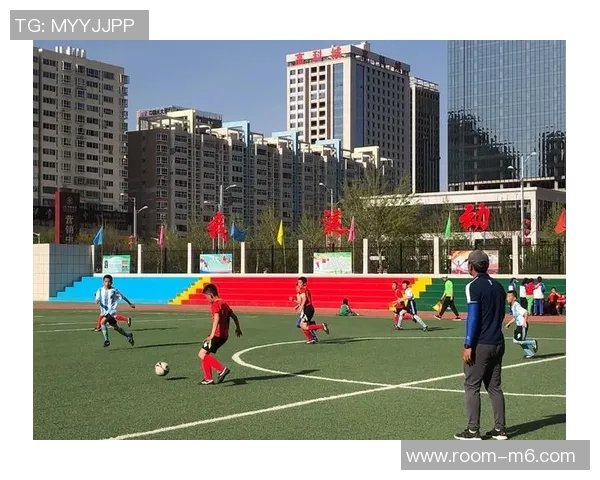 普理查德揭露训练营对抗激烈程度颈部血痕见证战斗般的拼搏精神