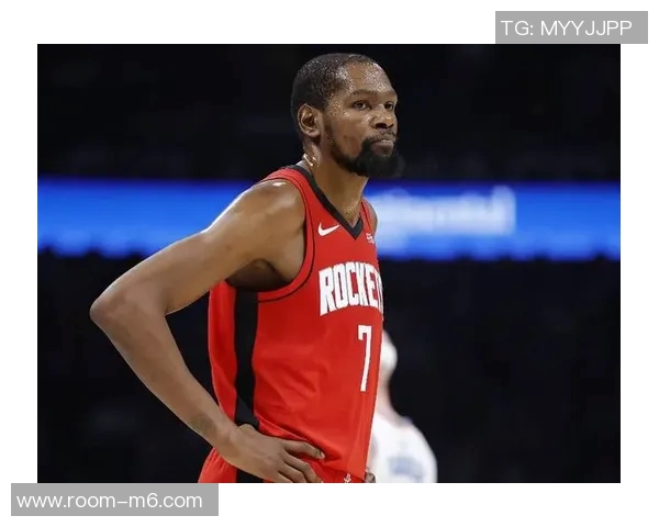 小卡表现起伏不定17投9中斩获22分8篮板6助攻三分球全失落空